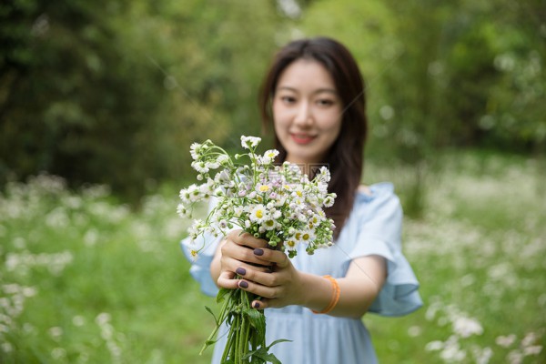 At this time, someone recognized Yan, Miss Top of the Prosperous Age